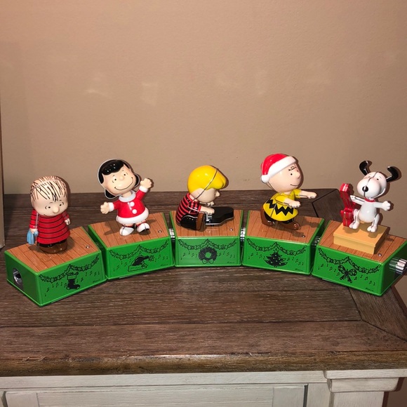 Hallmark Other - Hallmark Peanuts set of five musical players new